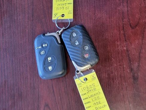 Used 2010 Lexus IS 250 w/ Preferred Accessory Package RWD image 5