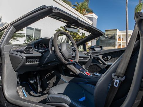 Used 2024 Lamborghini Huracan EVO image 17