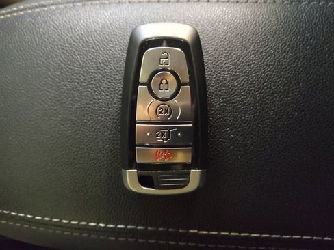 Used 2020 Ford Escape SE Sport image 32