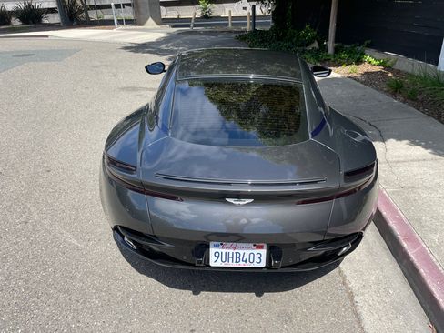 Used 2017 Aston Martin DB11 V12 RWD image 18
