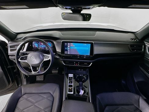 Used 2024 Volkswagen Atlas Cross Sport SE w/ Panoramic Sunroof Package FWD image 3