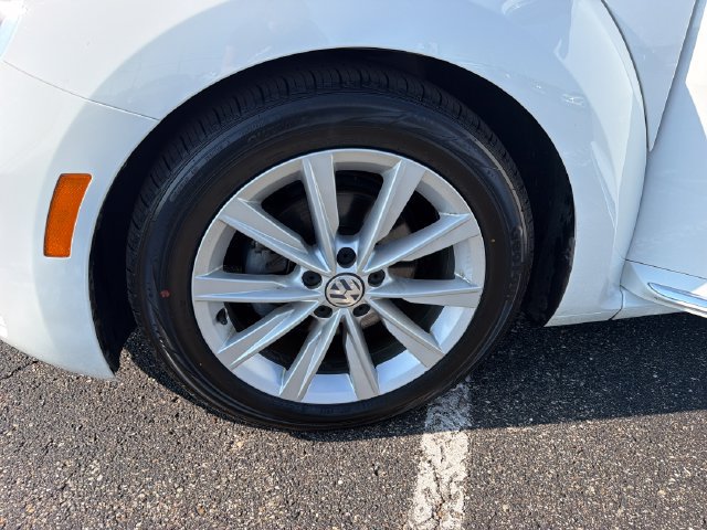 Used 2018 Volkswagen Beetle 2.0T S w/ Style & Comfort Package FWD image 25
