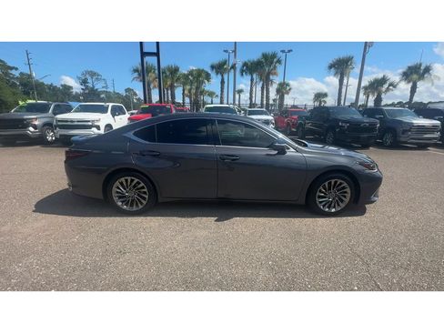 Used 2024 Lexus ES 300h Ultra Luxury w/ Accessory Package (Z2) FWD image 9