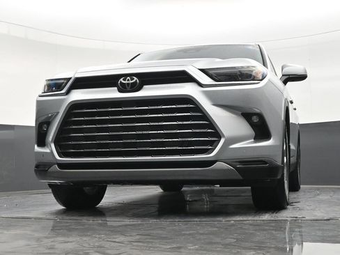 Used 2024 Toyota Grand Highlander FWD image 26
