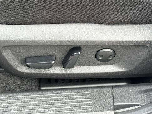 Used 2023 Nissan Rogue SV image 16