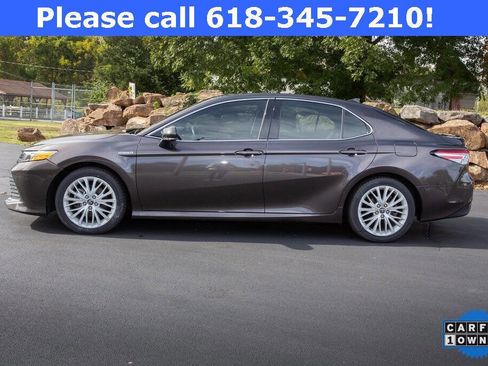 Used 2020 Toyota Camry XLE image 2