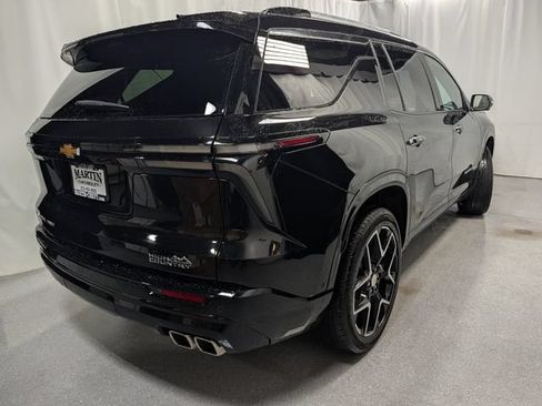 Used 2025 Chevrolet Traverse High Country w/ LPO, Floor Liner Package AWD/4WD image 3