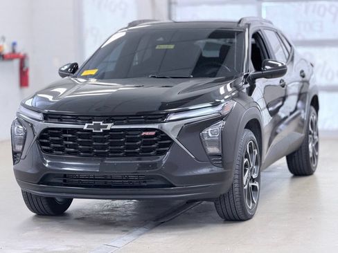 Used 2025 Chevrolet Trax RS w/ Driver Confidence Package FWD image 3