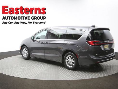 Used 2023 Chrysler Pacifica Touring-L image 66