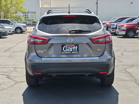 Used 2022 Nissan Rogue Sport SL FWD image 5
