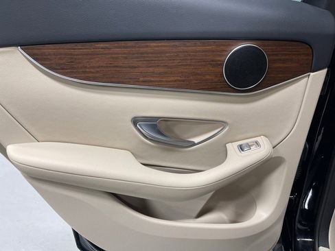 Used 2022 Mercedes-Benz GLC 300 4MATIC image 24