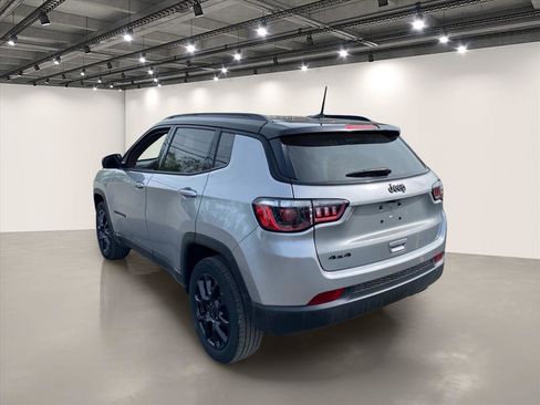 Used 2022 Jeep Compass Latitude w/ Convenience Group AWD/4WD image 5