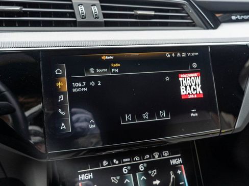 Used 2024 Audi Q8 e-tron Prestige image 21