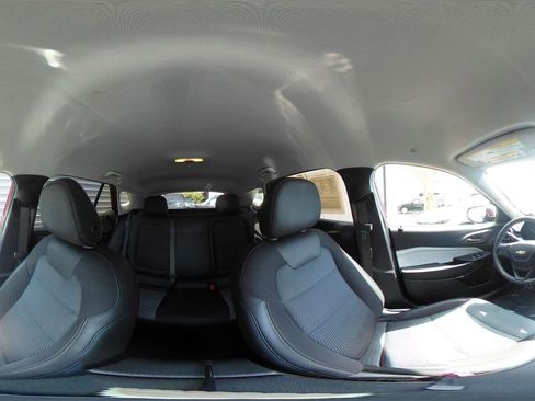 Used 2025 Chevrolet Trax LT FWD image 37