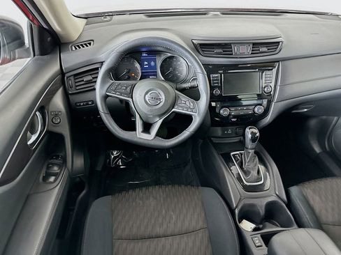 Used 2019 Nissan Rogue SV image 30