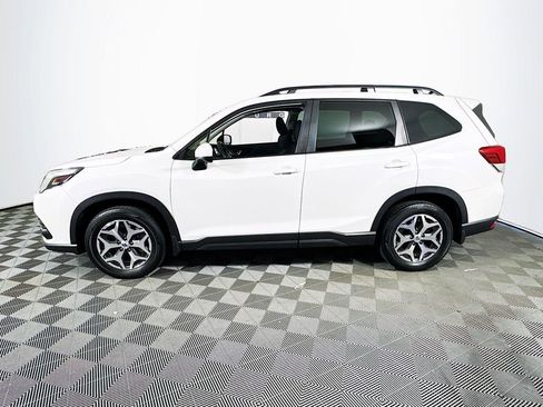 Used 2022 Subaru Forester Premium image 4