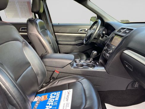 Used 2019 Ford Explorer XLT w/ Equipment Group 202A AWD/4WD image 11