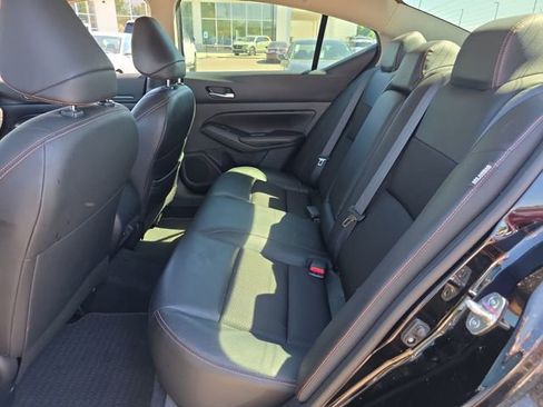 Used 2022 Nissan Altima 2.5 SR FWD image 11