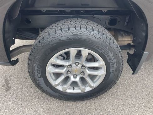 Used 2022 Chevrolet Silverado 1500 LT AWD/4WD image 29