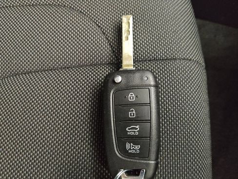 Used 2025 Hyundai Elantra SE FWD image 32