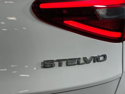 Used 2022 Alfa Romeo Stelvio Veloce image 11