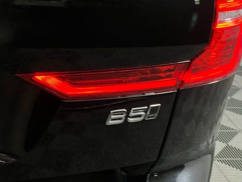 Used 2025 Volvo XC60 B5 Plus image 13