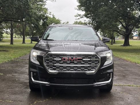 Used 2024 GMC Terrain Denali w/ Denali Premium Package AWD/4WD image 2