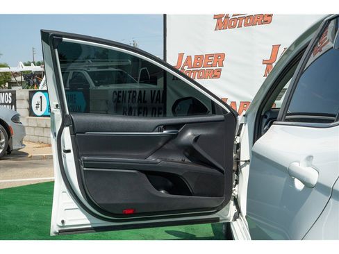 Used 2022 Toyota Camry SE FWD image 30