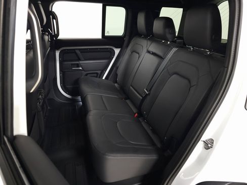 Used 2025 Land Rover Defender 110 S image 36