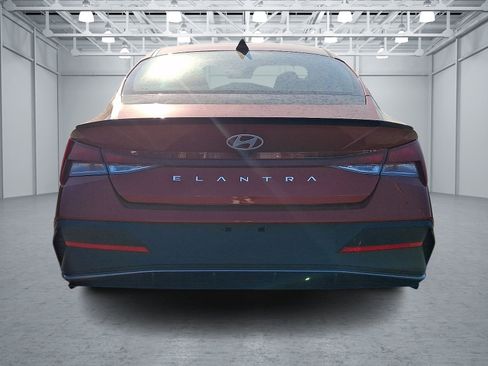 Certified 2025 Hyundai Elantra Sport image 5