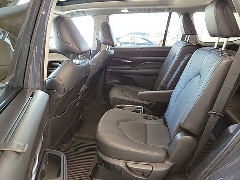 Used 2024 Toyota Grand Highlander Limited image 13