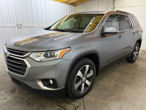 Used 2021 Chevrolet Traverse LT w/ LT Premium Package AWD/4WD image 3