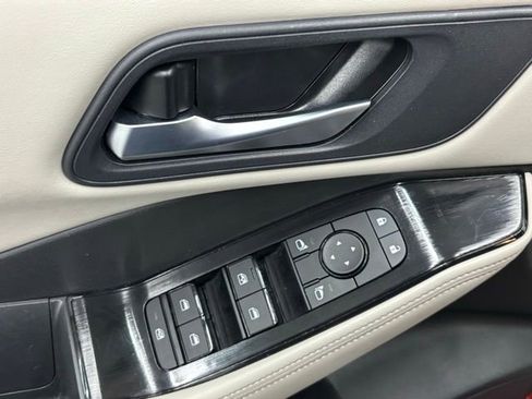 Used 2025 Nissan Rogue SV image 13