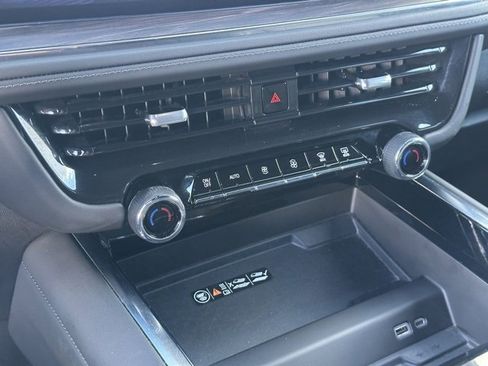 Certified 2025 Chevrolet Suburban Z71 image 10