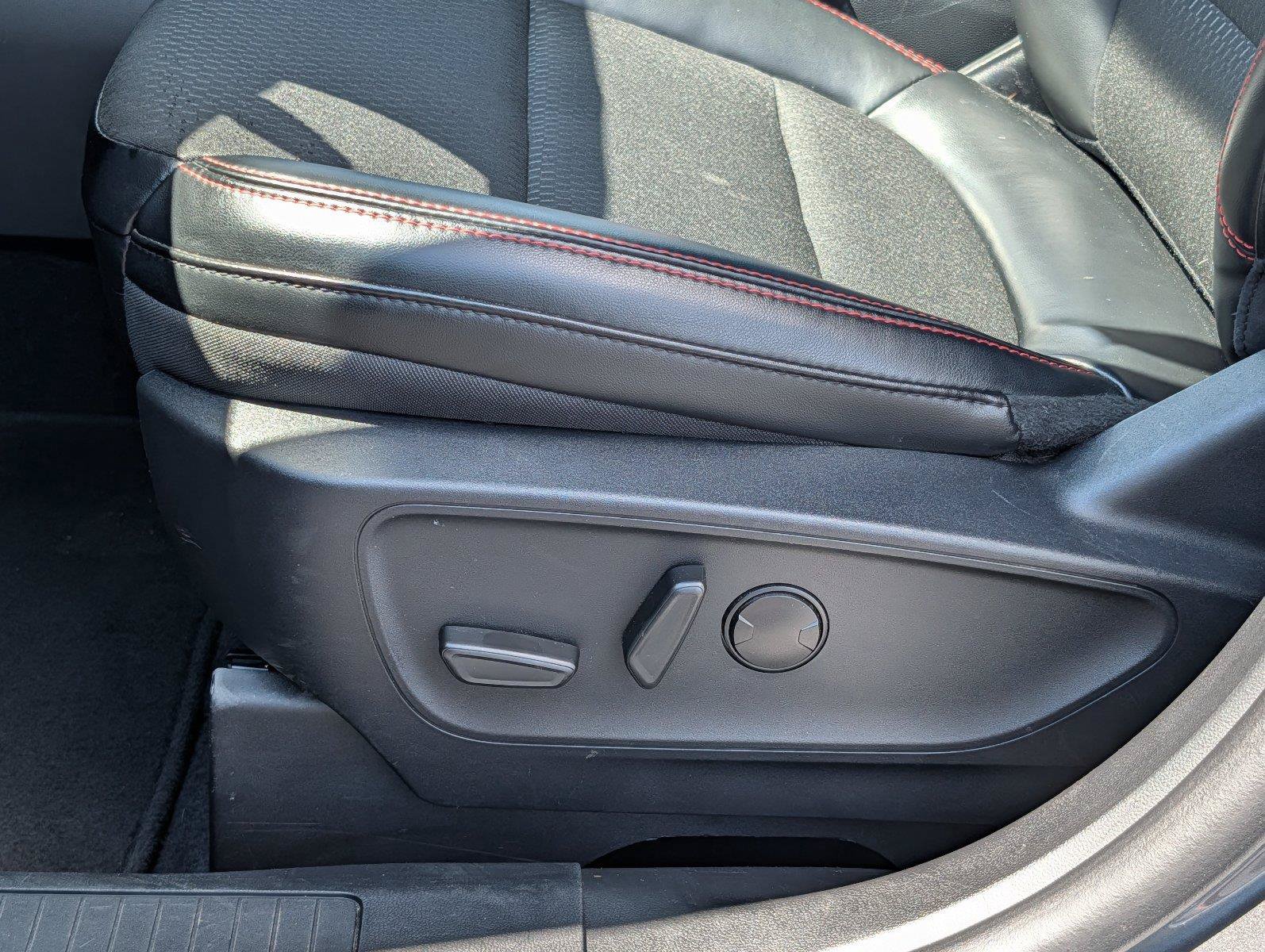 Used 2025 Ford Escape ST-Line FWD image 11