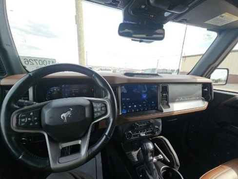 Used 2024 Ford Bronco Outer Banks w/ Sasquatch Package AWD/4WD image 9
