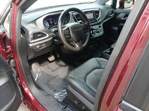 Used 2020 Chrysler Pacifica Touring-L Plus FWD image 59