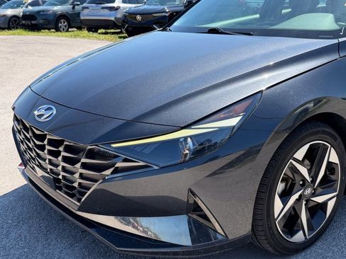 Used 2022 Hyundai Elantra SEL w/ Convenience + Premium Package FWD image 10