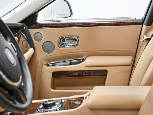 Used 2017 Rolls-Royce Ghost image 30