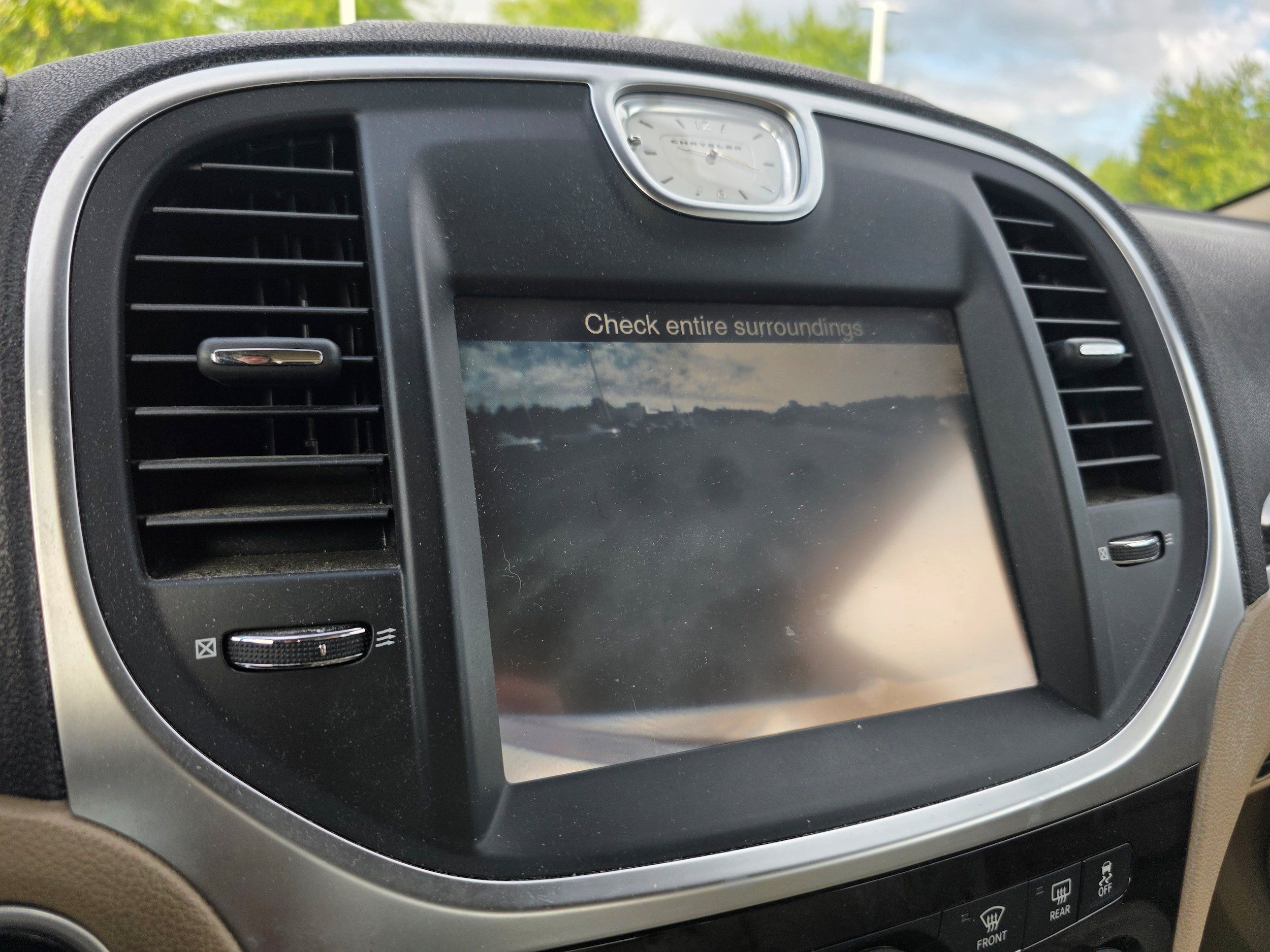 Used 2013 Chrysler 300 AWD w/ Driver Convenience Group image 17