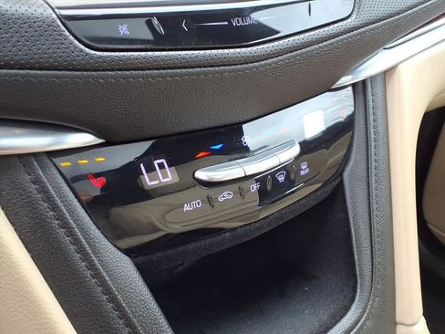 Used 2018 Cadillac XT5 Luxury w/ Driver Awareness Package image 20