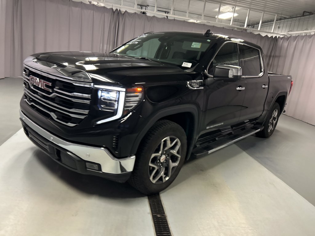 Used 2024 GMC Sierra 1500 SLT w/ SLT Premium Plus Package AWD/4WD image 3