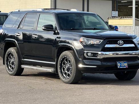 Used 2018 Toyota 4Runner Limited image 9