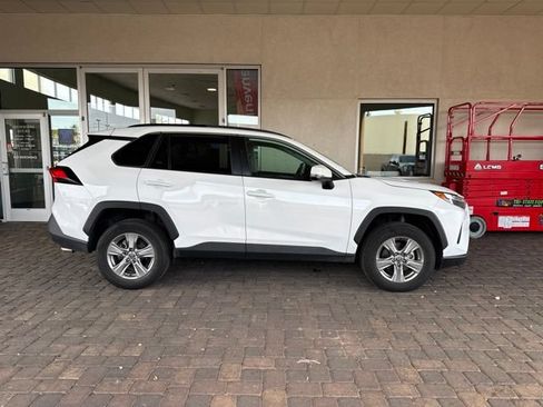Used 2024 Toyota RAV4 XLE FWD image 5