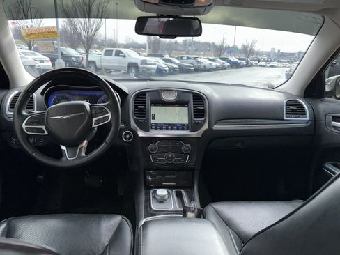 Used 2018 Chrysler 300 Limited w/ Harman/Kardon Audio Group image 28