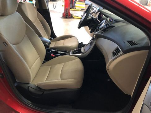 Used 2015 Hyundai Elantra SE w/ Option Group 02 image 16