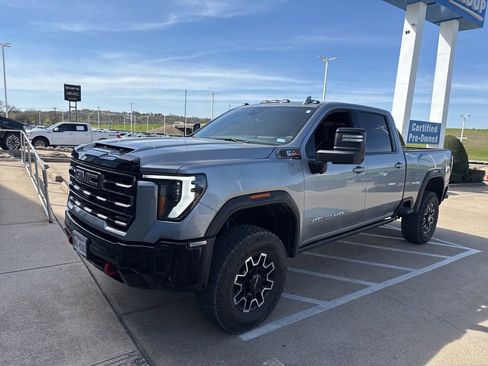 Used 2025 GMC Sierra 2500 AT4X image 1