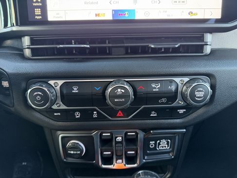 New 2026 Jeep Gladiator Sport AWD/4WD image 20