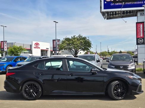 Used 2025 Toyota Camry SE FWD image 8