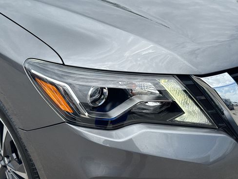 Used 2020 Nissan Pathfinder Platinum FWD image 33
